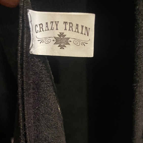 Black Fringe Sleeveless Vest - Picture 2 of 3